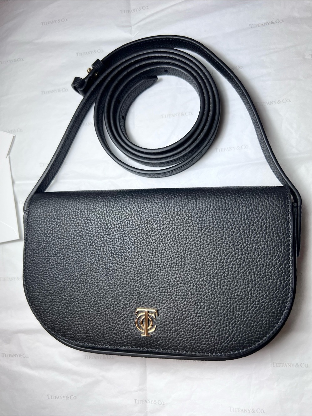 Tiffany & Co. Black Leather Crossbody bag with Gold plated Logo - Picture 5 of 12